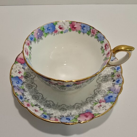 Crown Staffordshire - Floral & Lace Vintage Tea Cup & Saucer Set - Picture 2 of 6